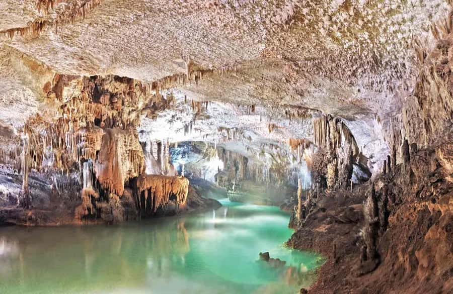 Beirut: Jeita Grotto, Harissa, Byblos group tour & Guide - Key points at a glance