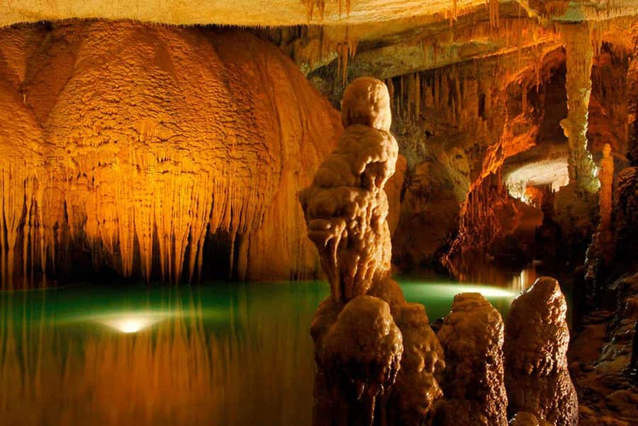 Beirut: Jeita Grotto, Harissa, Byblos group tour & Guide - Why this three-stop route works