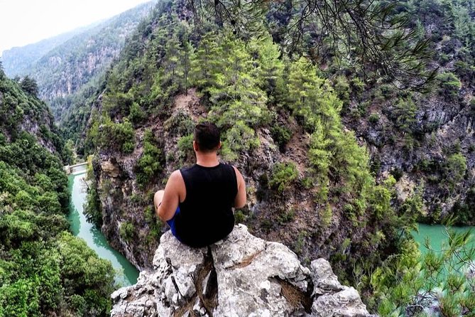 Chouwen Lake Hiking & Swimming - Walking into Jannet Chouwen’s forest