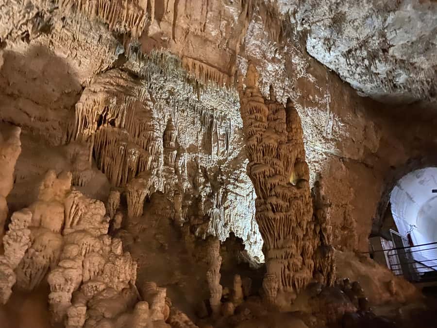 Lebanon: Beirut, Jeita Grotto, Byblos Private Tour and Lunch - Entering the limestone chambers of Jeita Grotto